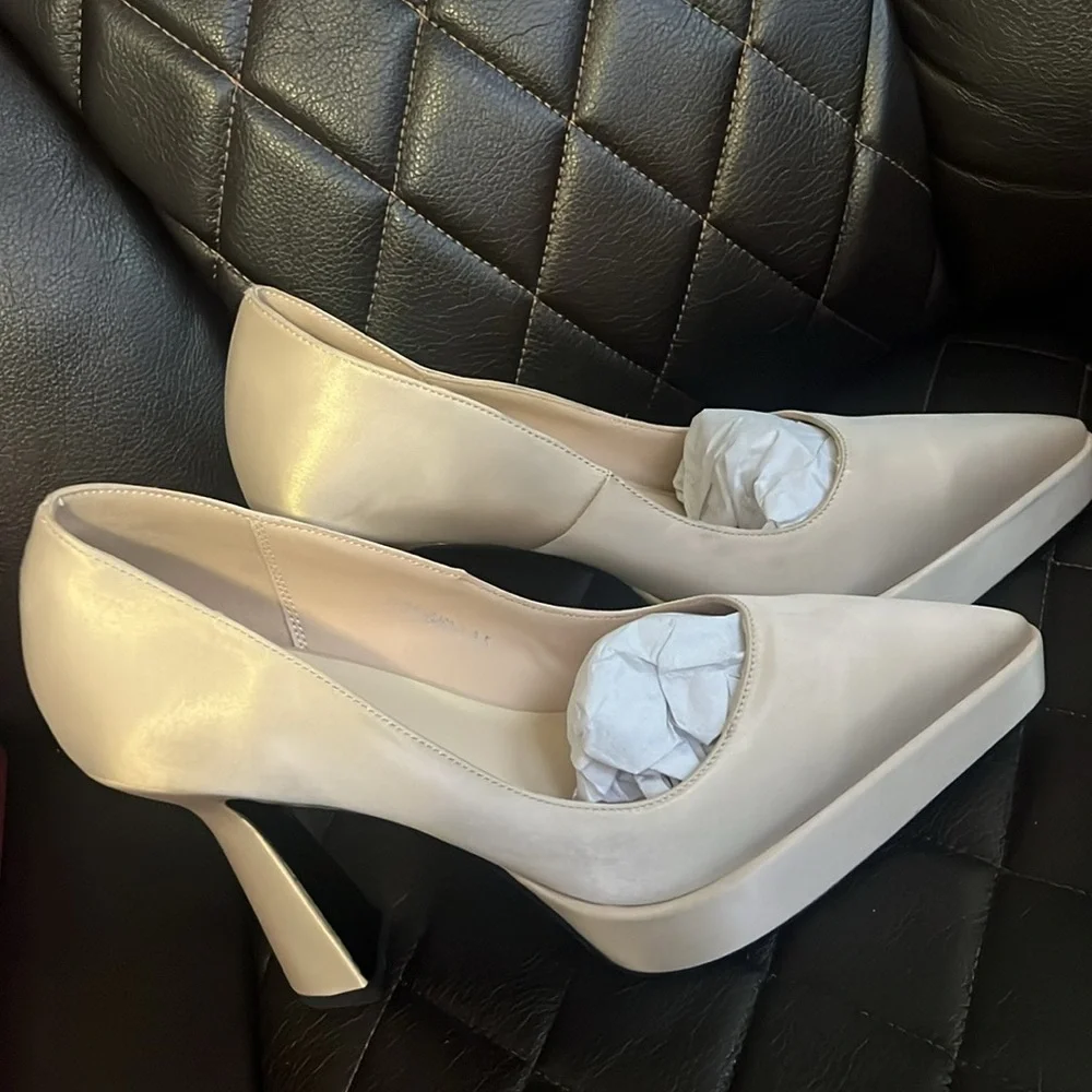 Stefaniya Nina Shoes | Nwot Stefaniya Nina Satin Pumps Size 8.5 | Color: Cream - Picture 3 of 7